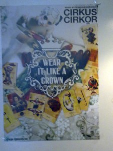 19a33-027plakatwearitlikeacrown