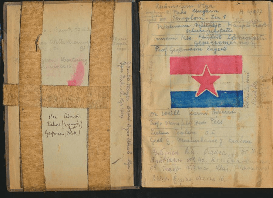 Et par falmede sider av Eddy de Winds journal. Vi ser noen nedtegnelser og et tegnet sovjet-yugoslavisk (?) flagg.